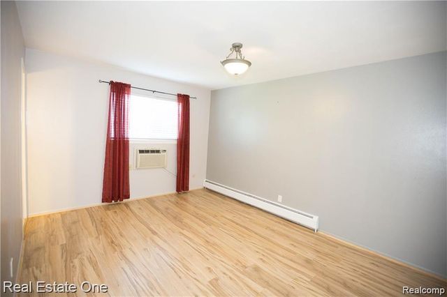 2420 Parmenter Boulevard 210, Royal Oak, MI 48073