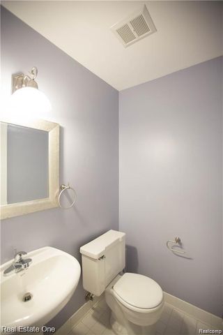 2420 Parmenter Boulevard 210, Royal Oak, MI 48073