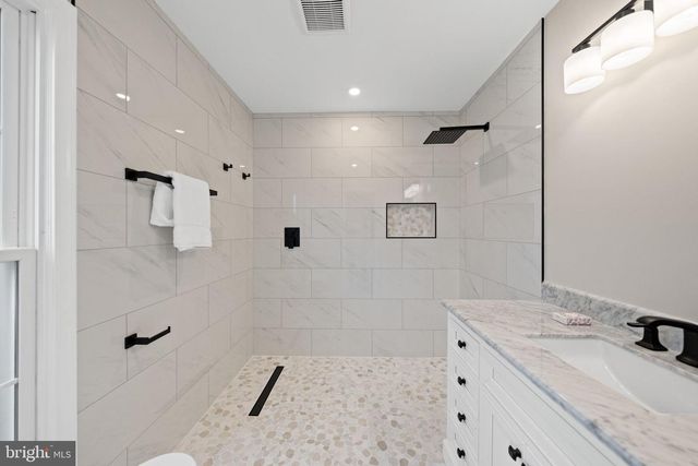 10028 DELLCASTLE, Gaithersburg, MD 20886