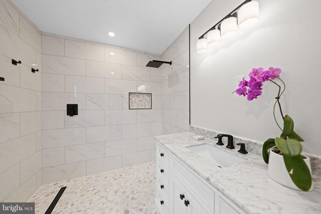 10028 DELLCASTLE, Gaithersburg, MD 20886