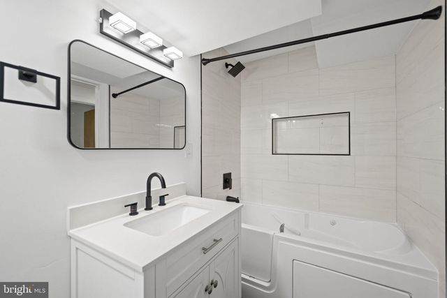 10028 DELLCASTLE, Gaithersburg, MD 20886