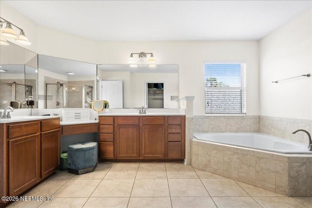 12174 WYNNFIELD LAKES Circle, Jacksonville, FL 32246