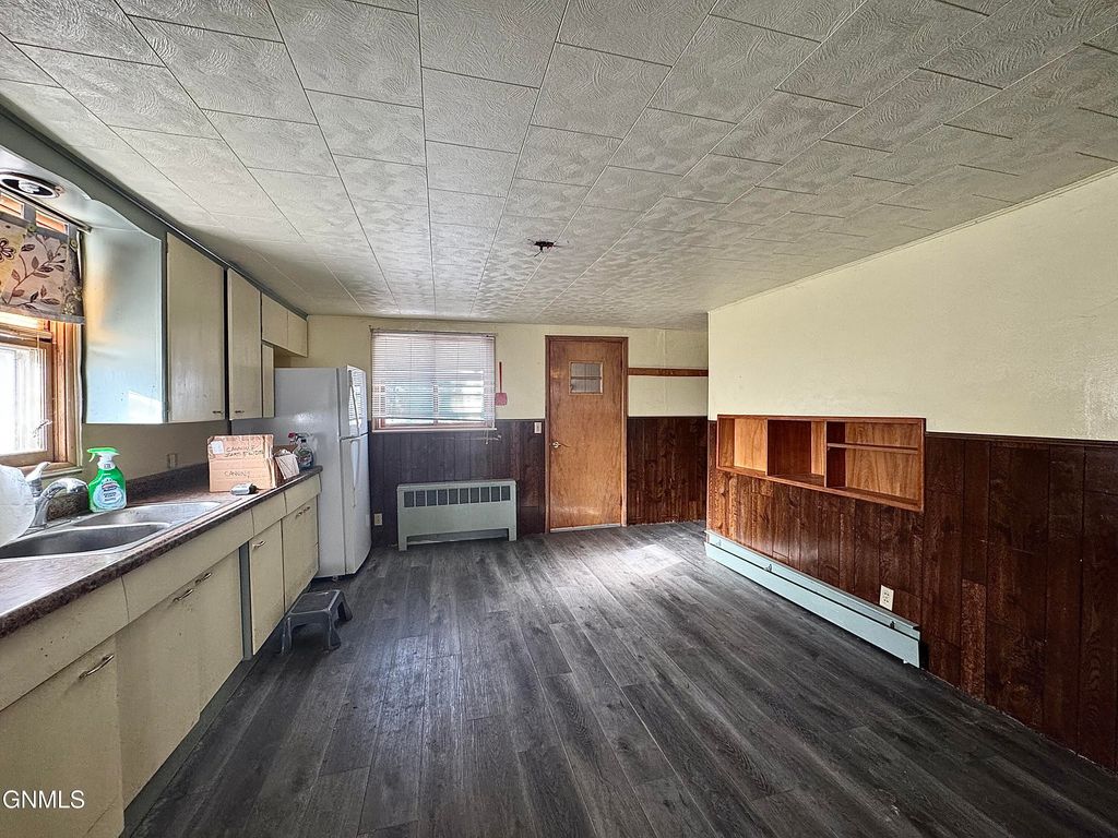 128 Park Avenue W, Bowdon, ND 58418 photo 2