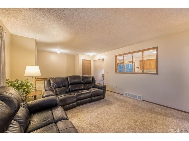 271 Birch St, Bennett, CO 80102