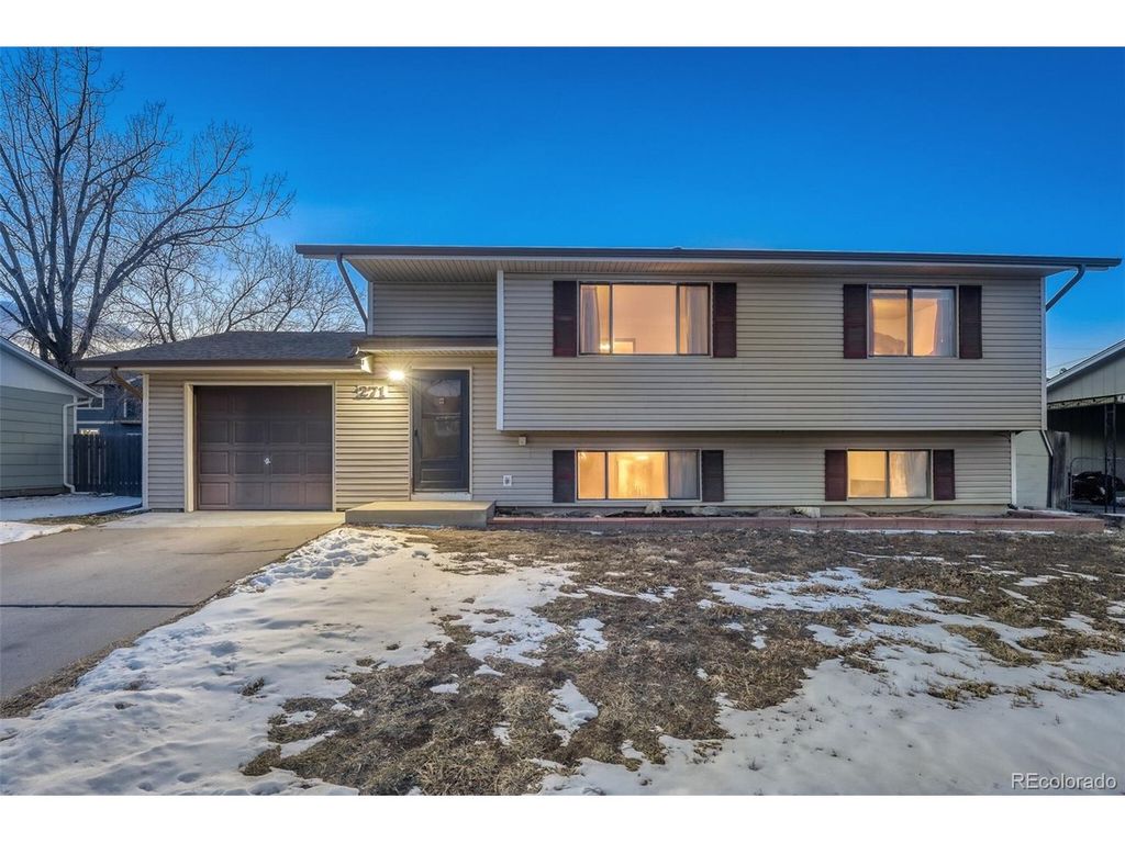 271 Birch St, Bennett, CO 80102