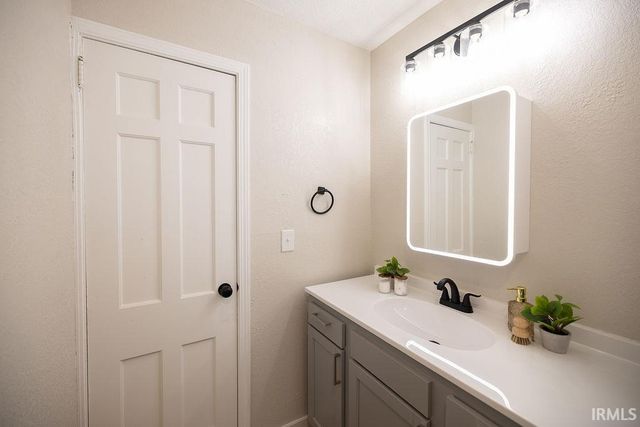 3021 Columbus Avenue, Anderson, IN 46016