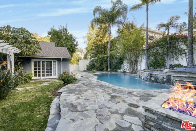 3690 Crownridge Drive, Sherman Oaks, CA 91403