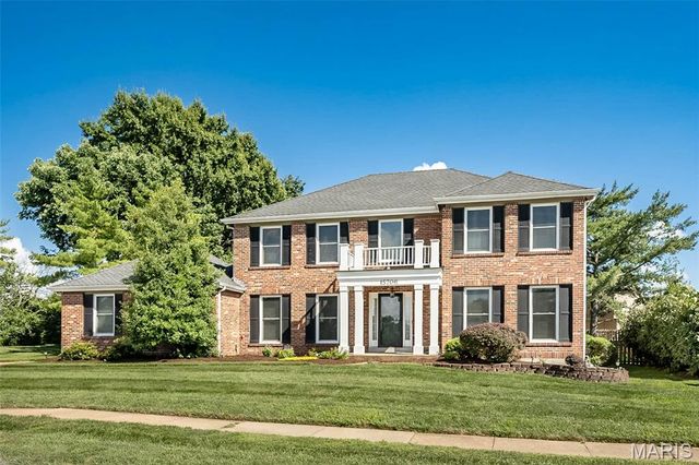 15706 Heathercroft Drive, Chesterfield, MO 63017