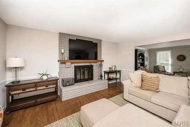 15706 Heathercroft Drive, Chesterfield, MO 63017