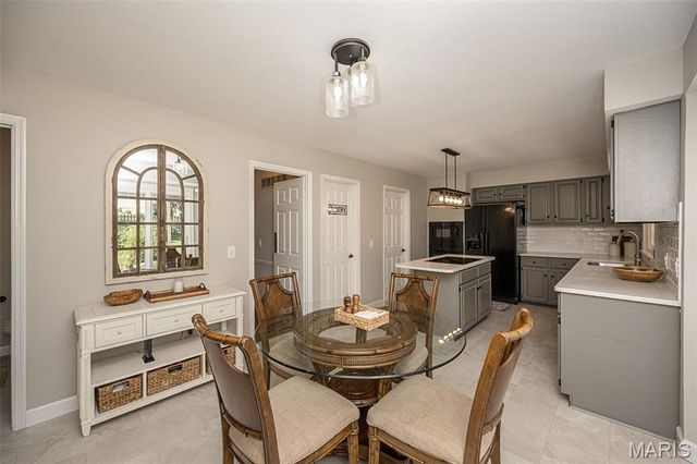 15706 Heathercroft Drive, Chesterfield, MO 63017