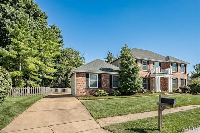 15706 Heathercroft Drive, Chesterfield, MO 63017