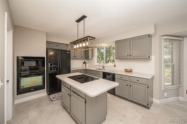 15706 Heathercroft Drive, Chesterfield, MO 63017