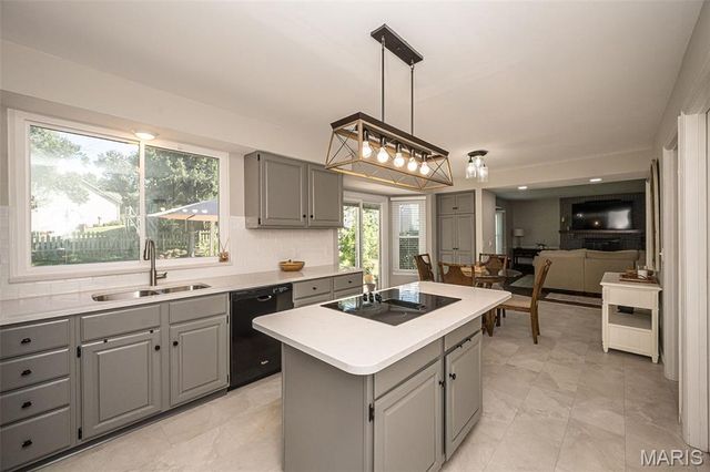 15706 Heathercroft Drive, Chesterfield, MO 63017