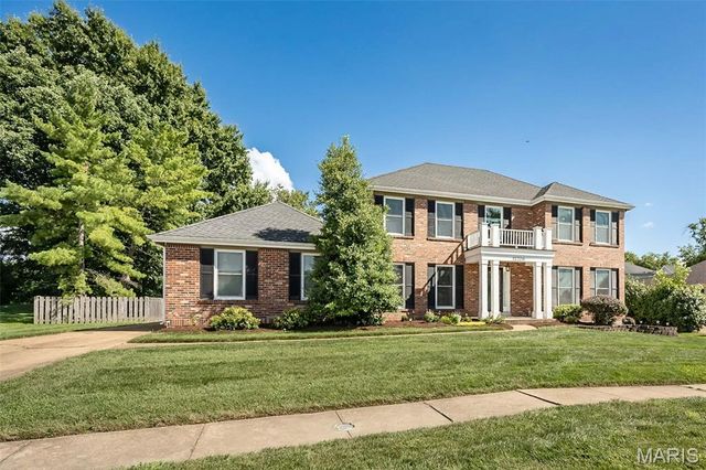15706 Heathercroft Drive, Chesterfield, MO 63017