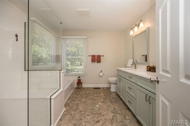 15706 Heathercroft Drive, Chesterfield, MO 63017