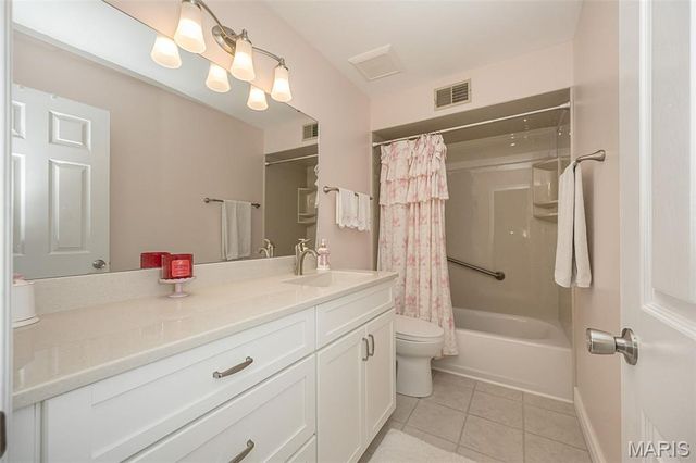 15706 Heathercroft Drive, Chesterfield, MO 63017