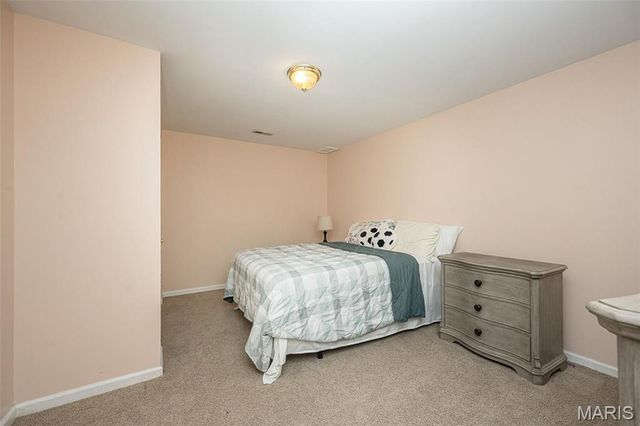 15706 Heathercroft Drive, Chesterfield, MO 63017