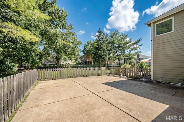 15706 Heathercroft Drive, Chesterfield, MO 63017