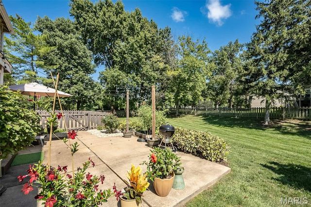 15706 Heathercroft Drive, Chesterfield, MO 63017