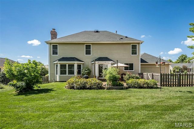 15706 Heathercroft Drive, Chesterfield, MO 63017
