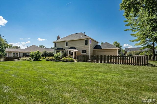 15706 Heathercroft Drive, Chesterfield, MO 63017