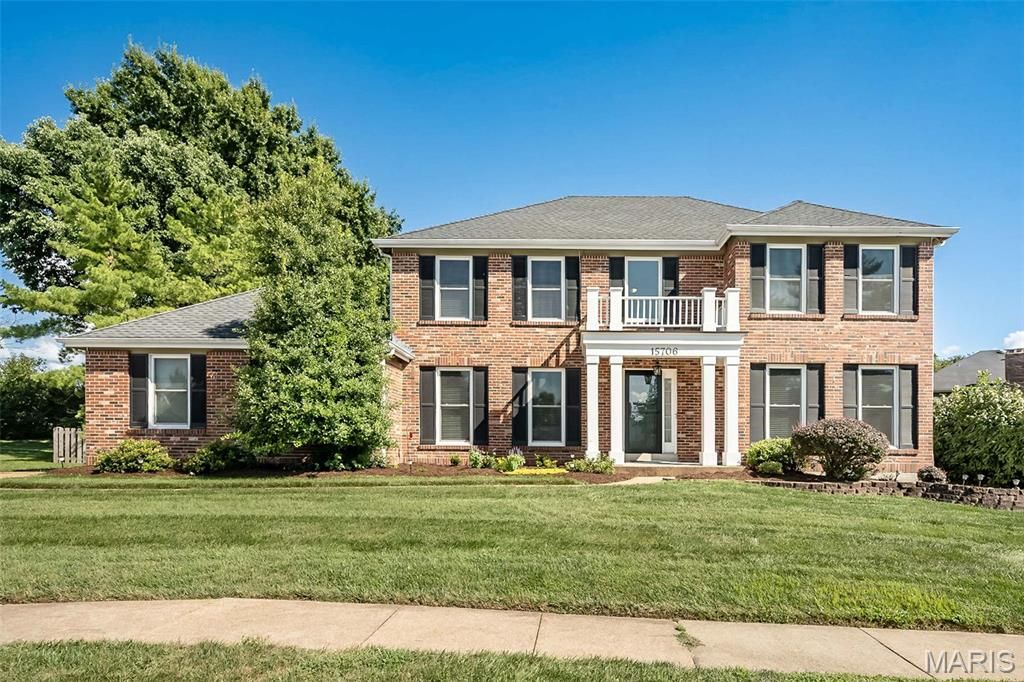 15706 Heathercroft Drive, Chesterfield, MO 63017