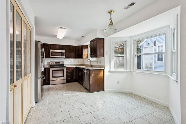 1311 Chickadee LN, Virginia Beach, VA 23454