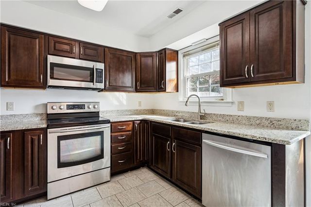 1311 Chickadee LN, Virginia Beach, VA 23454