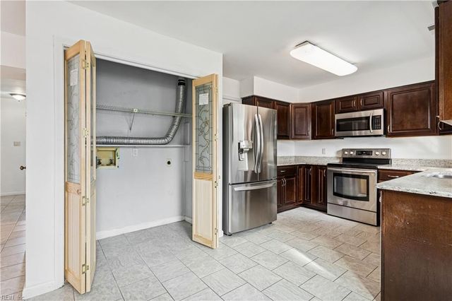 1311 Chickadee LN, Virginia Beach, VA 23454