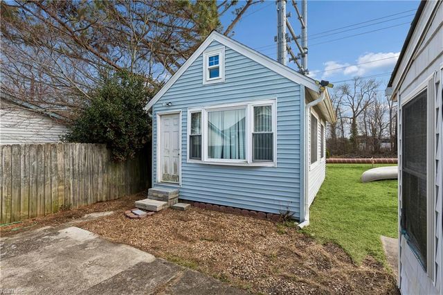 1311 Chickadee LN, Virginia Beach, VA 23454