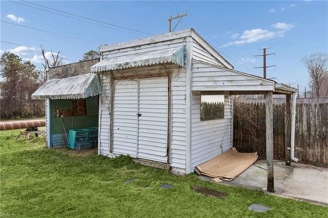 1311 Chickadee LN, Virginia Beach, VA 23454