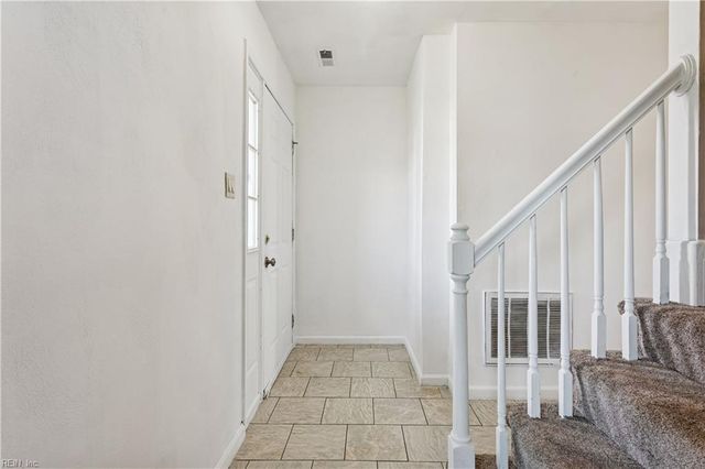 1311 Chickadee LN, Virginia Beach, VA 23454