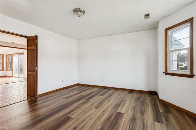 1311 Chickadee LN, Virginia Beach, VA 23454