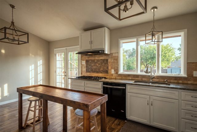 2811 Crowley Court, Arlington, TX 76012