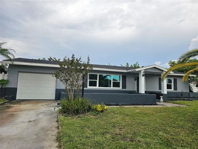 4943 LAKE CHARLES DRIVE N, Kenneth City, FL 33709