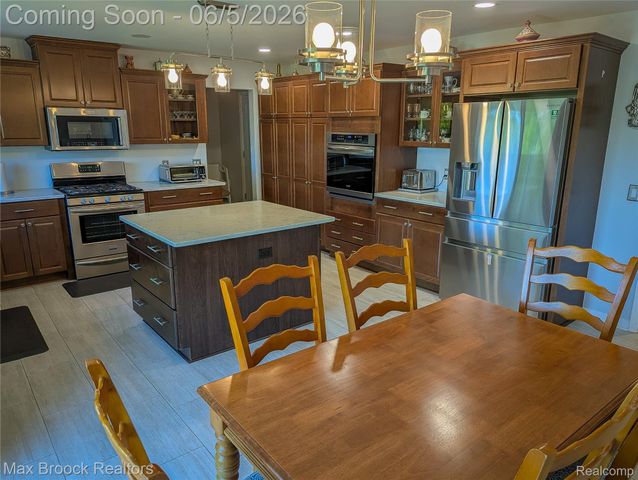 5415 White Hall Circle Circle, West Bloomfield Charter Township, MI 48323
