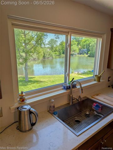 5415 White Hall Circle Circle, West Bloomfield Charter Township, MI 48323