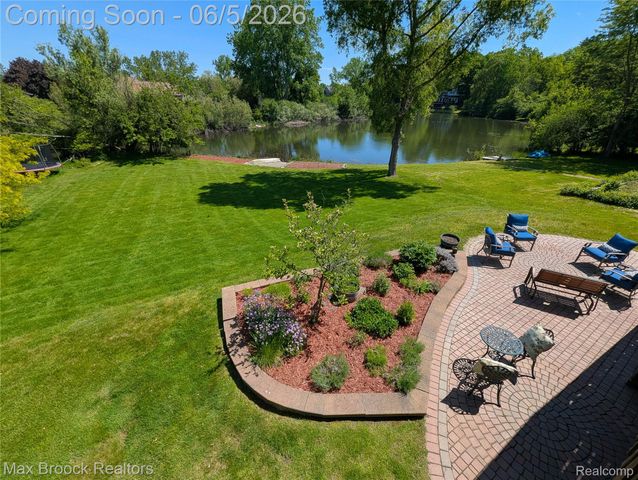 5415 White Hall Circle Circle, West Bloomfield Charter Township, MI 48323