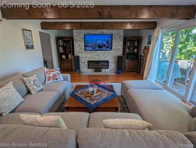 5415 White Hall Circle Circle, West Bloomfield Charter Township, MI 48323