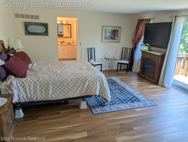 5415 White Hall Circle Circle, West Bloomfield Charter Township, MI 48323
