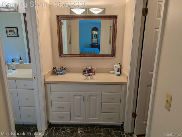 5415 White Hall Circle Circle, West Bloomfield Charter Township, MI 48323