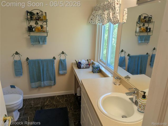 5415 White Hall Circle Circle, West Bloomfield Charter Township, MI 48323