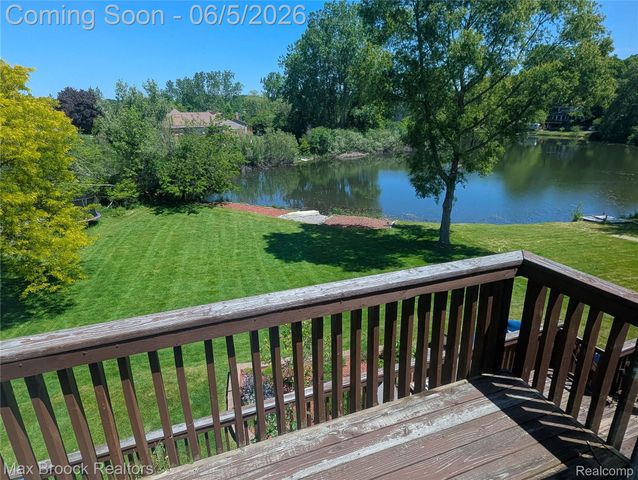 5415 White Hall Circle Circle, West Bloomfield Charter Township, MI 48323