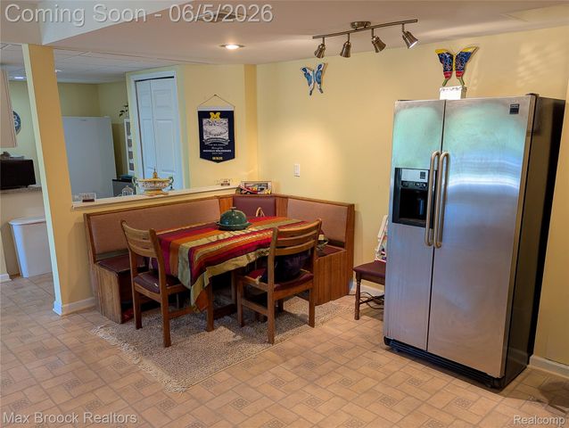 5415 White Hall Circle Circle, West Bloomfield Charter Township, MI 48323