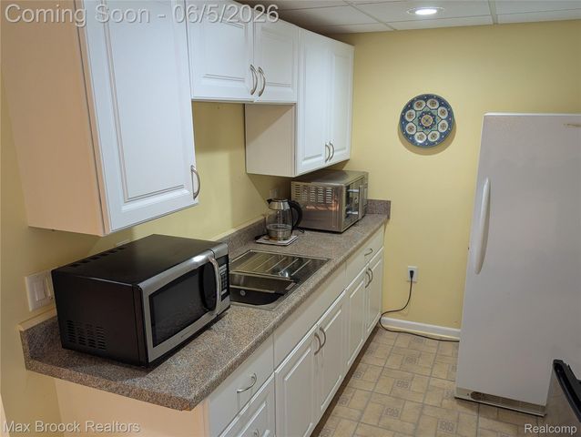 5415 White Hall Circle Circle, West Bloomfield Charter Township, MI 48323