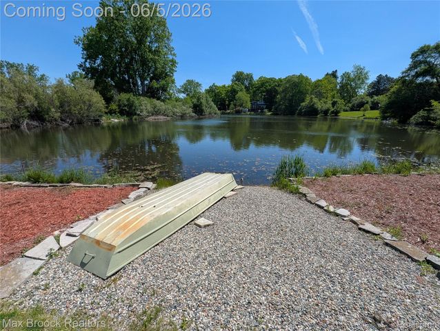 5415 White Hall Circle Circle, West Bloomfield Charter Township, MI 48323