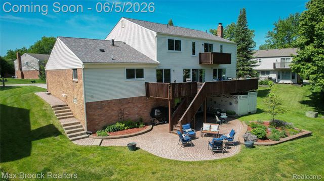 5415 White Hall Circle Circle, West Bloomfield Charter Township, MI 48323