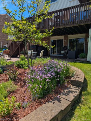 5415 White Hall Circle Circle, West Bloomfield Charter Township, MI 48323