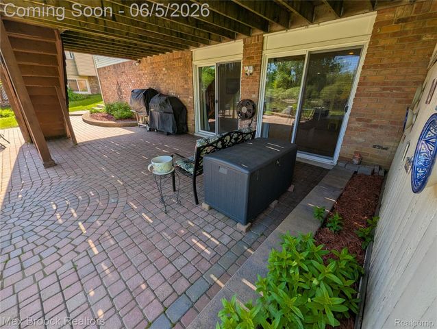 5415 White Hall Circle Circle, West Bloomfield Charter Township, MI 48323