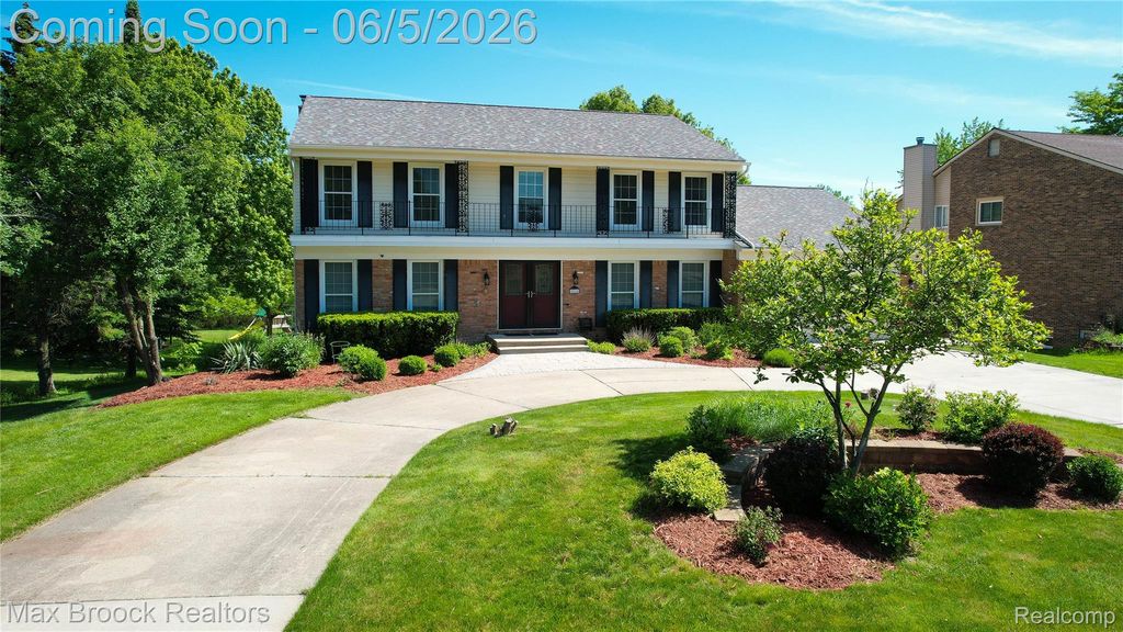 5415 White Hall Circle Circle, West Bloomfield Charter Township, MI 48323